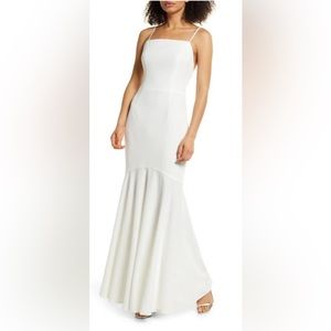 Elliatt Collins Ivory Mermaid Gown Size Large NWT